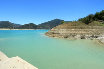 Fototapeta premium LAKE OF MEDIANO, VALLEY OF THE CINCA , PYRENNEES , SPAIN 