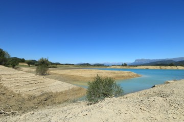 Fototapeta premium LAKE OF MEDIANO, VALLEY OF THE CINCA , PYRENNEES , SPAIN 