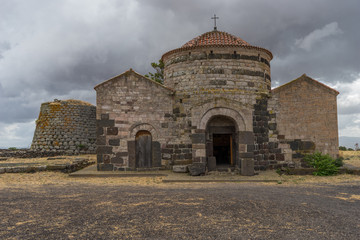 Basilika mit Nuraghe