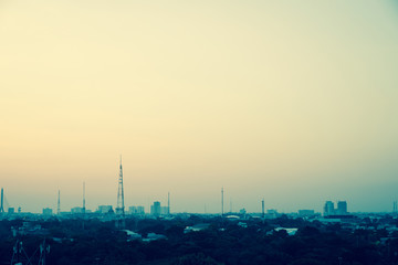 In large cities, the evening sky the sun sets.