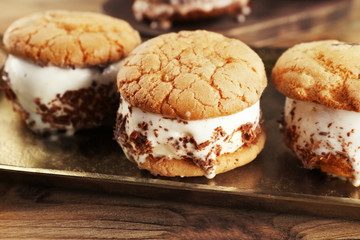Fototapeta na wymiar Ice cream cookie sandwiches on tray, closeup