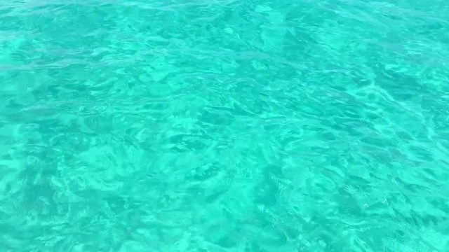 Ondulation de l'oc&eacute;an dans le lagon de Mayotte