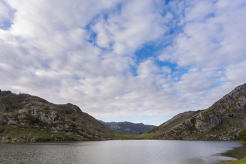 Lago Enol, Lagos de Covadonga (Asturias, España).