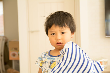 Fototapeta premium 泣いている男の子