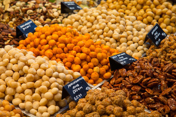 Nüsse auf dem Boqueria Markt in Barcelona
