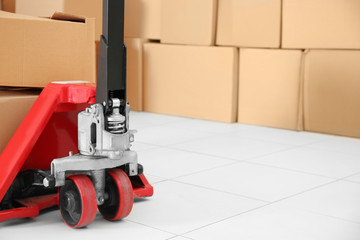 Manual pallet truck with carton boxes