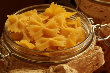 Farfalle di maccheroni in primo piano