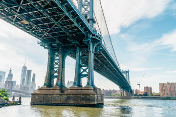 Naklejka premium Brooklyn Bridge w Nowym Jorku o zachodzie słońca.