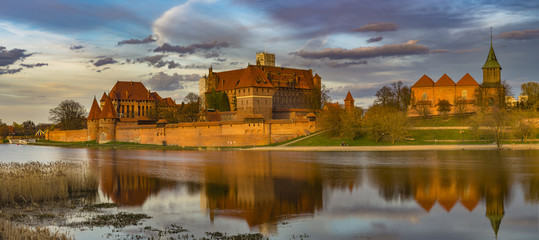 Fototapeta na wymiar Teutonic Castle in Malbork (Marienburg) in Pomerania (Poland)