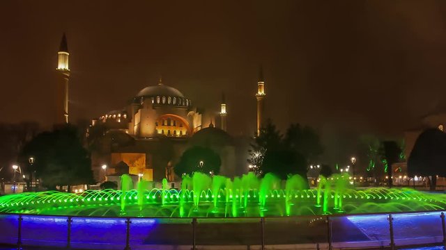 `Стамбул,  Святая София. Ночной фонтан.