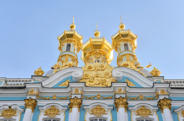 Fototapeta na wymiar Golden cupolas of Catherine Palace church.