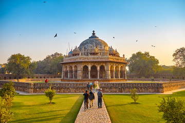 DELHI,INDIA-DECEMBER 14,2015: Humayun's Tomb (Mausoleum) in the garden of the Char Bagh - obrazy, fototapety, plakaty
