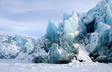 Dit is de gletsjer Nordenskiöldbreen bij Pyramiden, aan de kust van Billefjord, Spitsbergen.