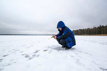 Fototapeta na wymiar Happy winter fishing in a lake
