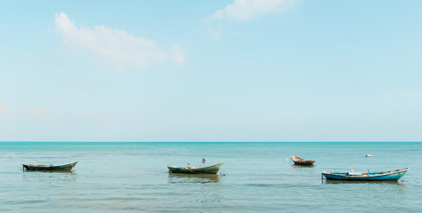 Fototapeta na wymiar sea to sky water, beach and boat 
