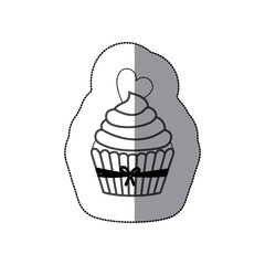 Muffin icon. Cupcake dessert sweet and bakery theme. Isolated design. Vector illustration