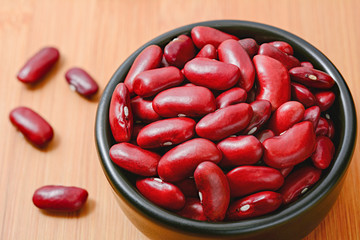 Dry red kidney beans in black bowl