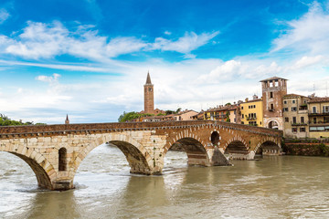 Fototapeta na wymiar Bridge Ponte di Pietra in Verona