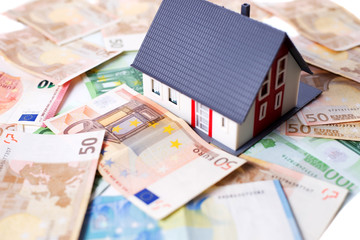 Geld zum Hausbauen, symbolisch
