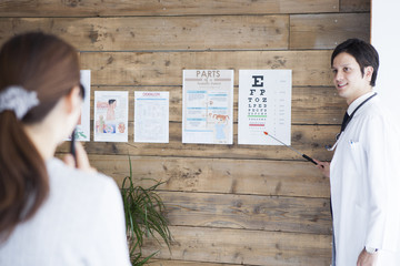 Women are doing sight tests with occluder
