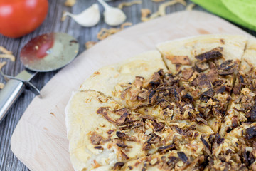 Vegan cracklings pie