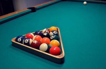 setting snooker pool