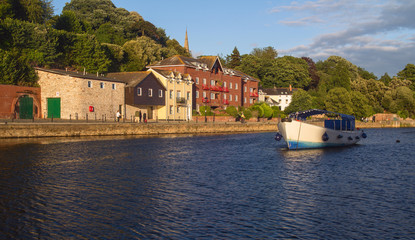 Naklejka premium cellars and houses on Exeter Quay. Pleasure craft moored at the Exe River. Devon. UK