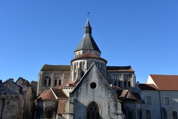 Fototapeta na wymiar Église de la Charité sur Loire