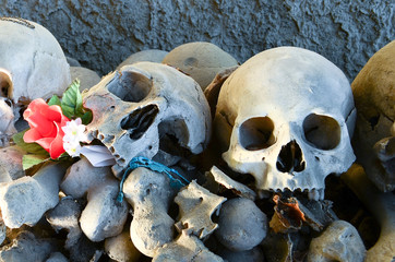 Teschi umani nel cimitero della Fontanelle - Napoli