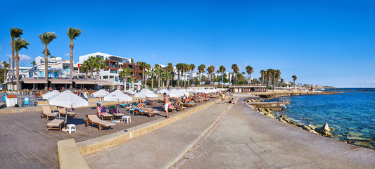 Petite plage de la ville près des bains municipaux sur Poseidonos Ave à Paphos, Chypre.