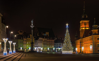 Fototapeta na wymiar Dekoracja świąteczna na placu zamkowym w Warszawie