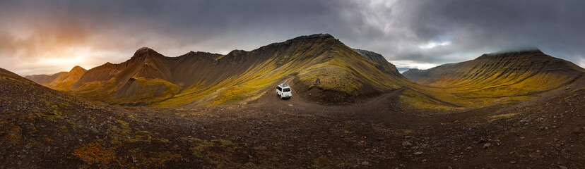 Fototapeta na wymiar On the highland gravel road, Iceland