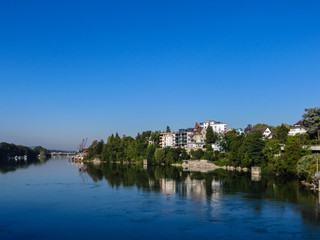 Fototapeta na wymiar Blick zum Rheinufer
