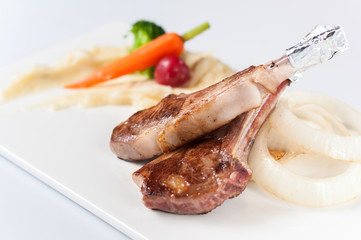 Grilled lamb chops with onions and Mashed Potato