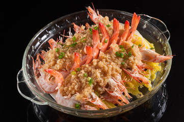 Steamed prawns with garlic and Chinese Cabbage