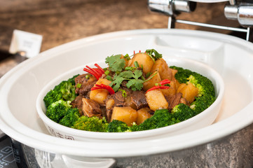 Stewed sirloin with potatoes and broccoli