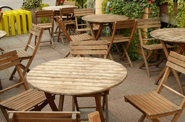 Fototapeta na wymiar Empty tables in a cafe.