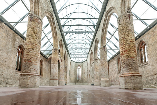 Church with a glass roof built under architecture.