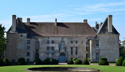 Fototapeta na wymiar Château d'Aunay en Bazois