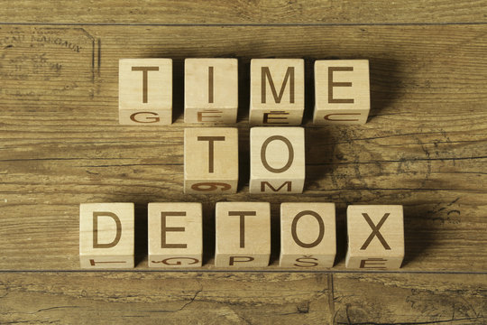 time to detox text on old wooden background