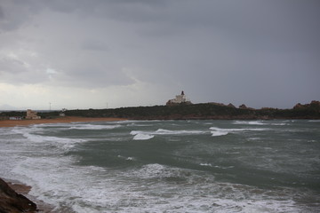 Fototapeta na wymiar tempête sur le cap du phare en bord de mer.