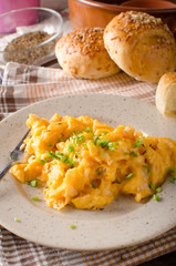 Scrambled eggs with buns