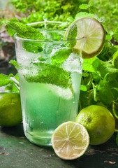 mohito, napój z miętą © liseu