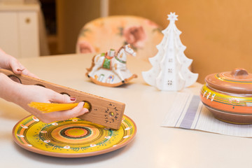 woman measuring spaghetti with wooden shape