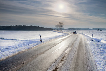 Gl&auml;tte Gefrieren Landstra&szlig;e Schneefall