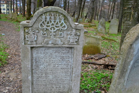 Stary kirkut w Lesku