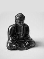 BLACK AND WHITE PHOTO OF THE GREAT BUDDHA OF KAMAKURA