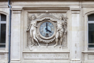 Francia,Tolosa,orologio con statue