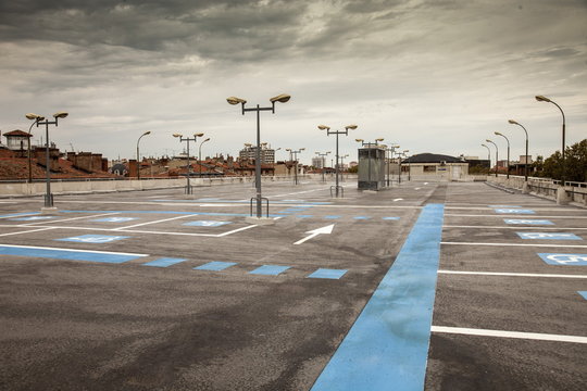 Francia,Tolosa,un parcheggio auto.