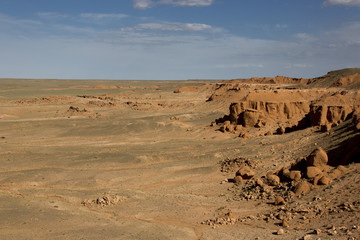 Fototapeta na wymiar Tsagaan Suvarga - Rote Klippen - Gobi - Mongolei
